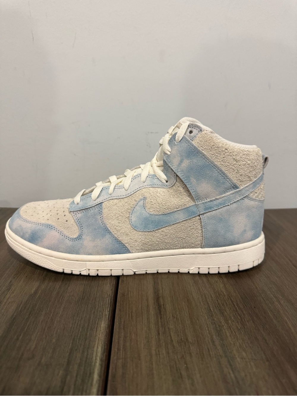NIKE DUNK HIGH SE CLOUDS WOMEN SHOES